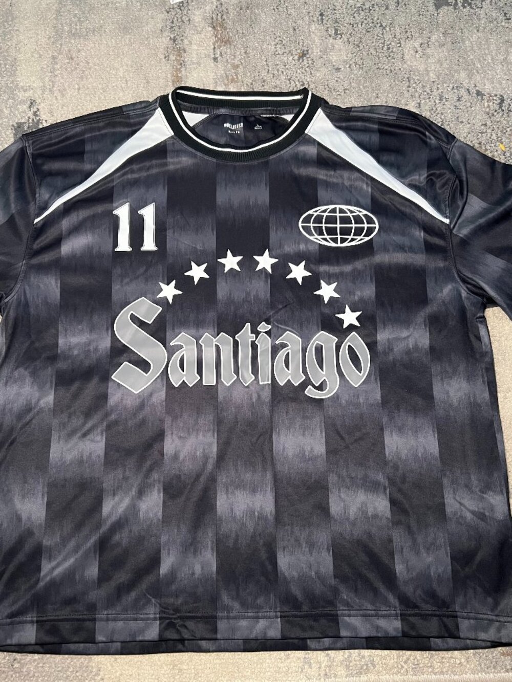 HOLLISTER boxy Santiago graphic soccer Jersey - Mens Large
